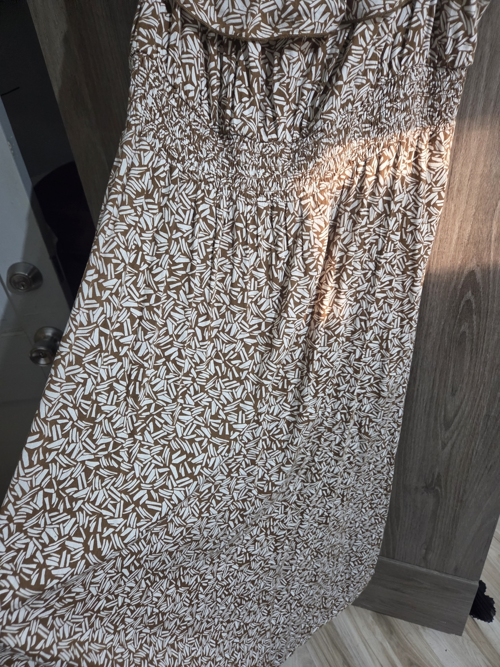 Old Navy Brown Leaf-Print Maxi Dress - Picture 7 of 9